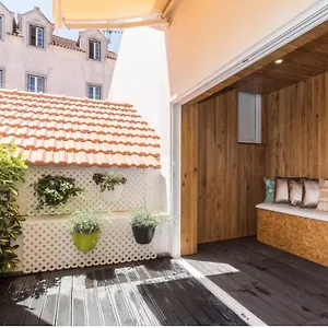 https://apt-design-castelo-dos-mouros.hotels-lisbon-portugal.com